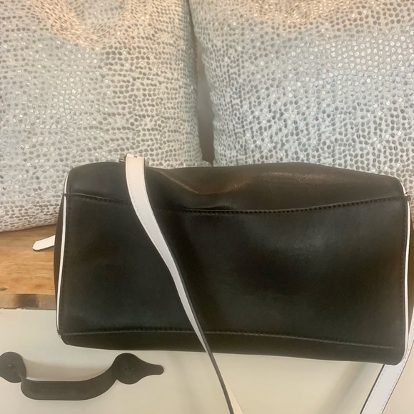 G by guess tote - Picture 5 of 13